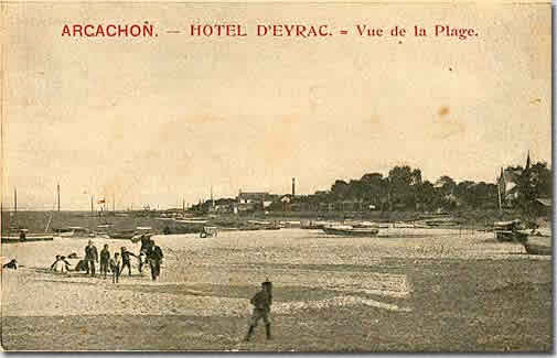 La plage devant l'hôtel