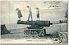 Cartes postales anciennes : 3 enfants sur un canon
